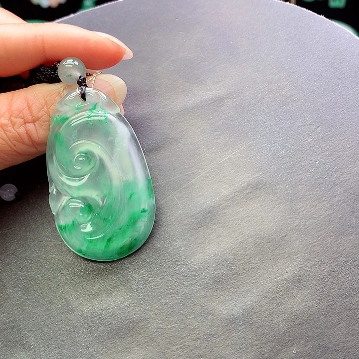 颈饰未镶嵌石英质玉