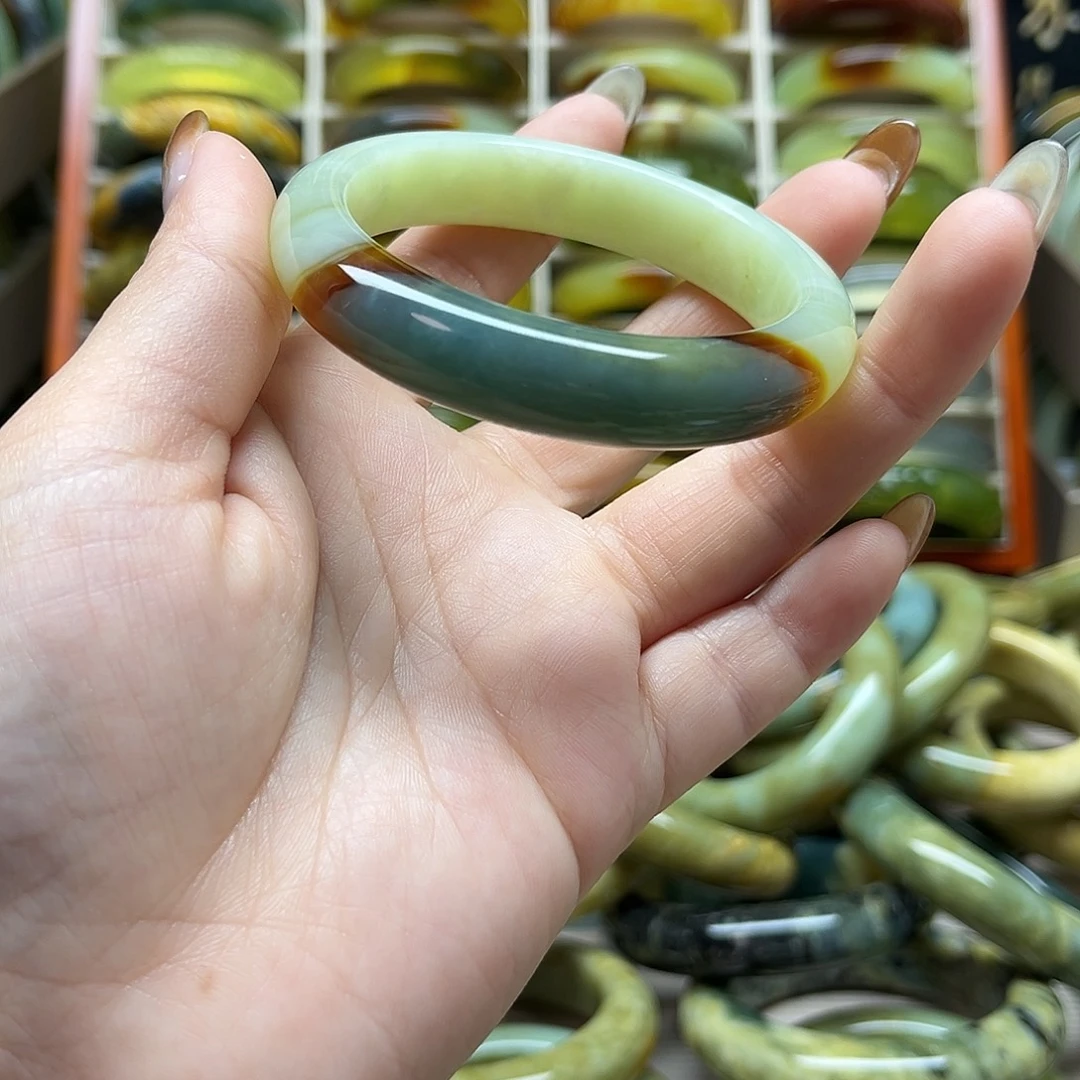 圈****岫玉未镶嵌手镯默认微瑕不退换