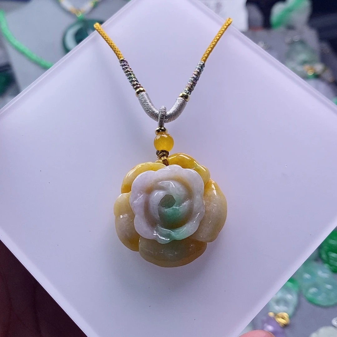 翡翠未镶嵌吊坠(赠链)