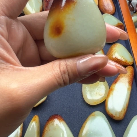 和田玉颈饰未镶嵌缘**梦