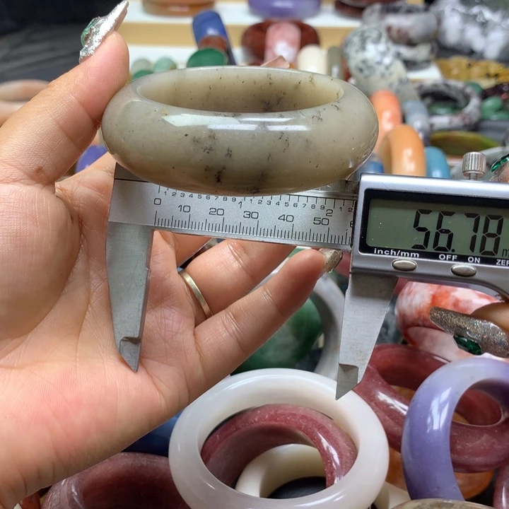未镶嵌手镯石英质玉