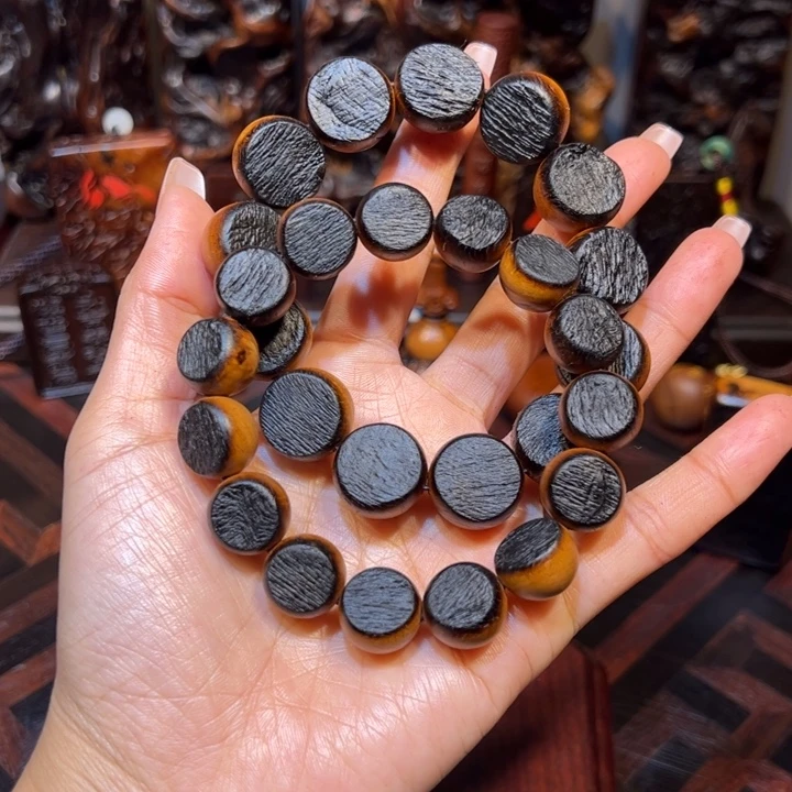 郝***帅绒质雷击枣木龙须纹手串1.5，1.8