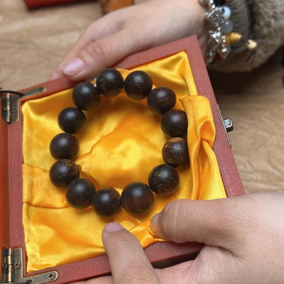 大叶紫檀（黑酸枝木类）