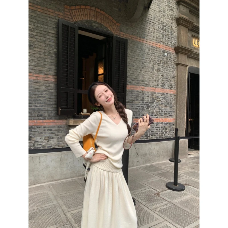 米白色修身长袖针织衫上衣女秋季休闲套装高腰a字裙半身裙两件套