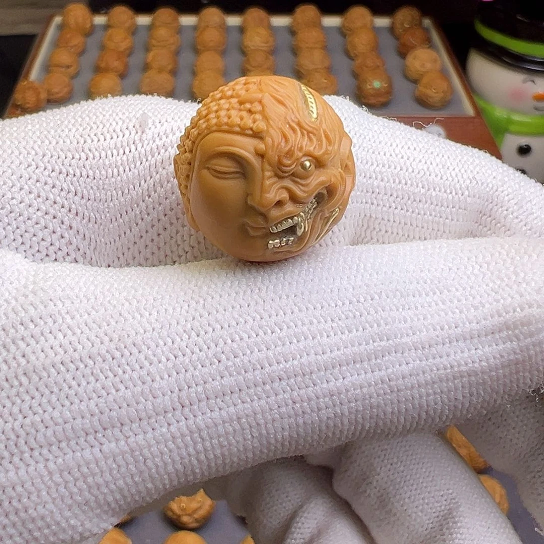 18左右猴头核桃镶嵌佛魔一念有微瑕（有正常封口线