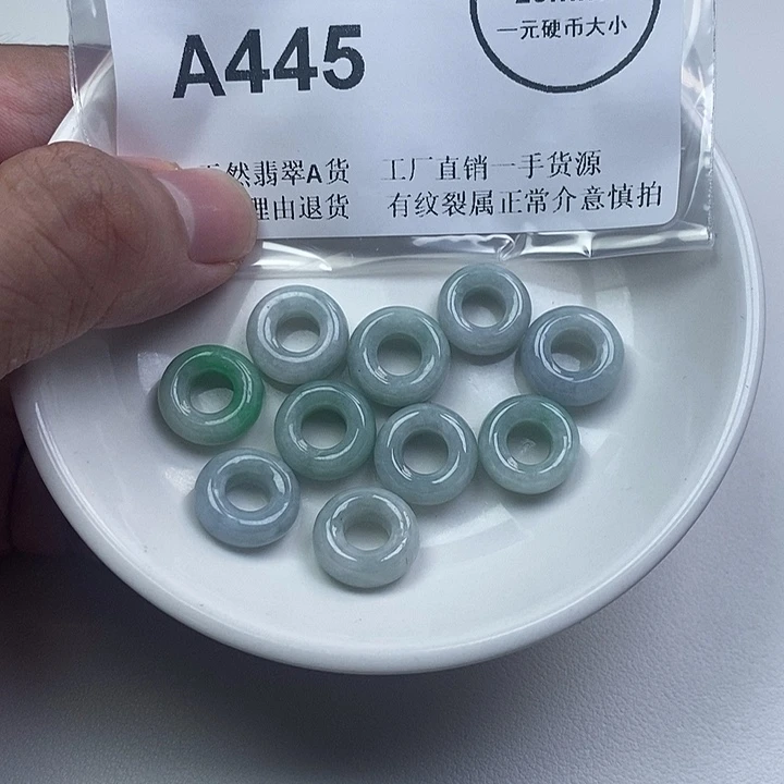 翡翠未镶嵌颈饰qq