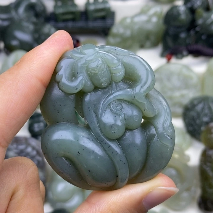 和田玉未镶嵌颈饰