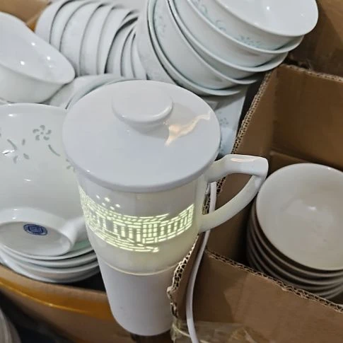 瓷玲珑中号办公杯两个带盖子微瑕疵