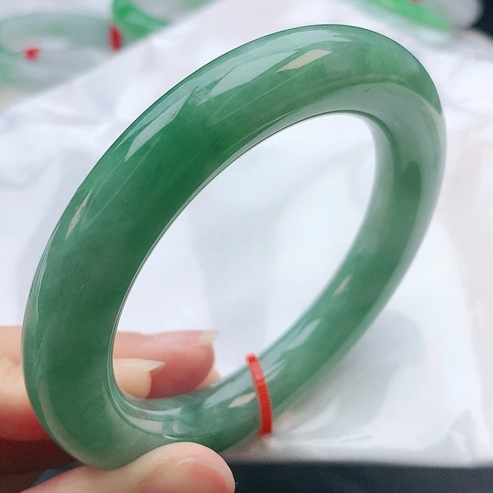 翡翠手镯未镶嵌55圆条991500