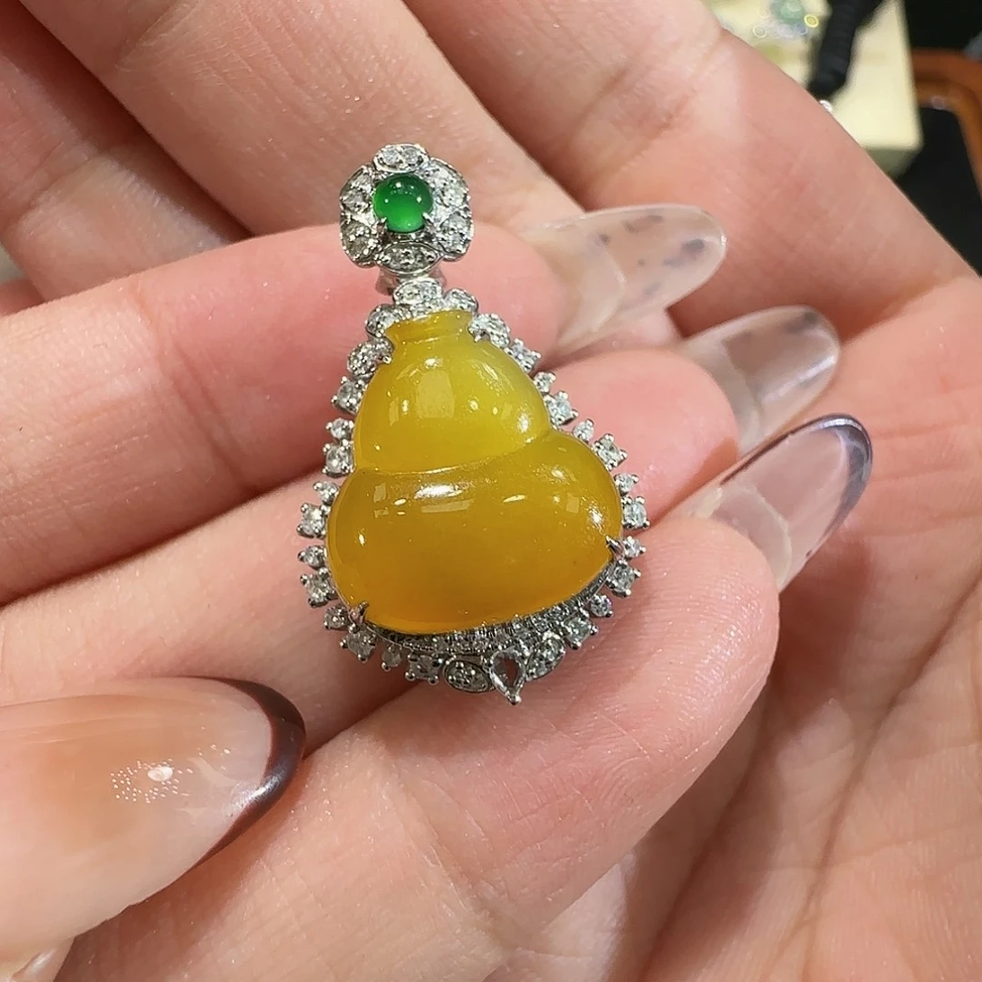 【闪购商品】颈饰18K金镶嵌翡翠