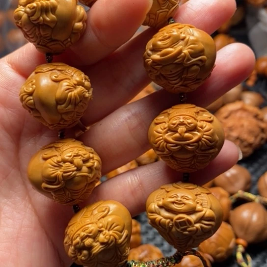 橄榄核吊坠一**顺浮雕财迷