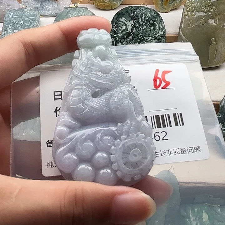 翡翠未镶嵌颈饰挂件