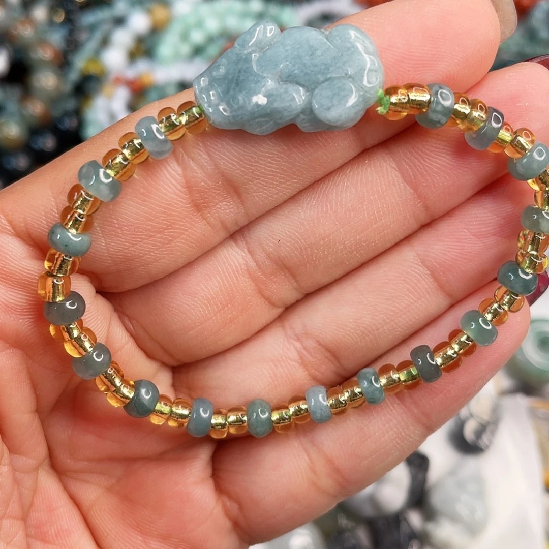 翡翠颈饰未镶嵌翡翠