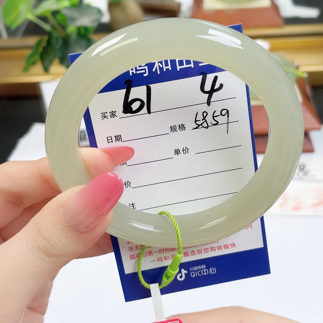 可***妈和田玉未镶嵌手镯