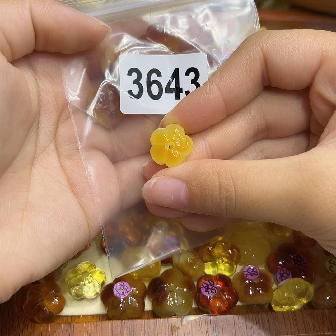 琥珀未镶嵌珠宝奇石