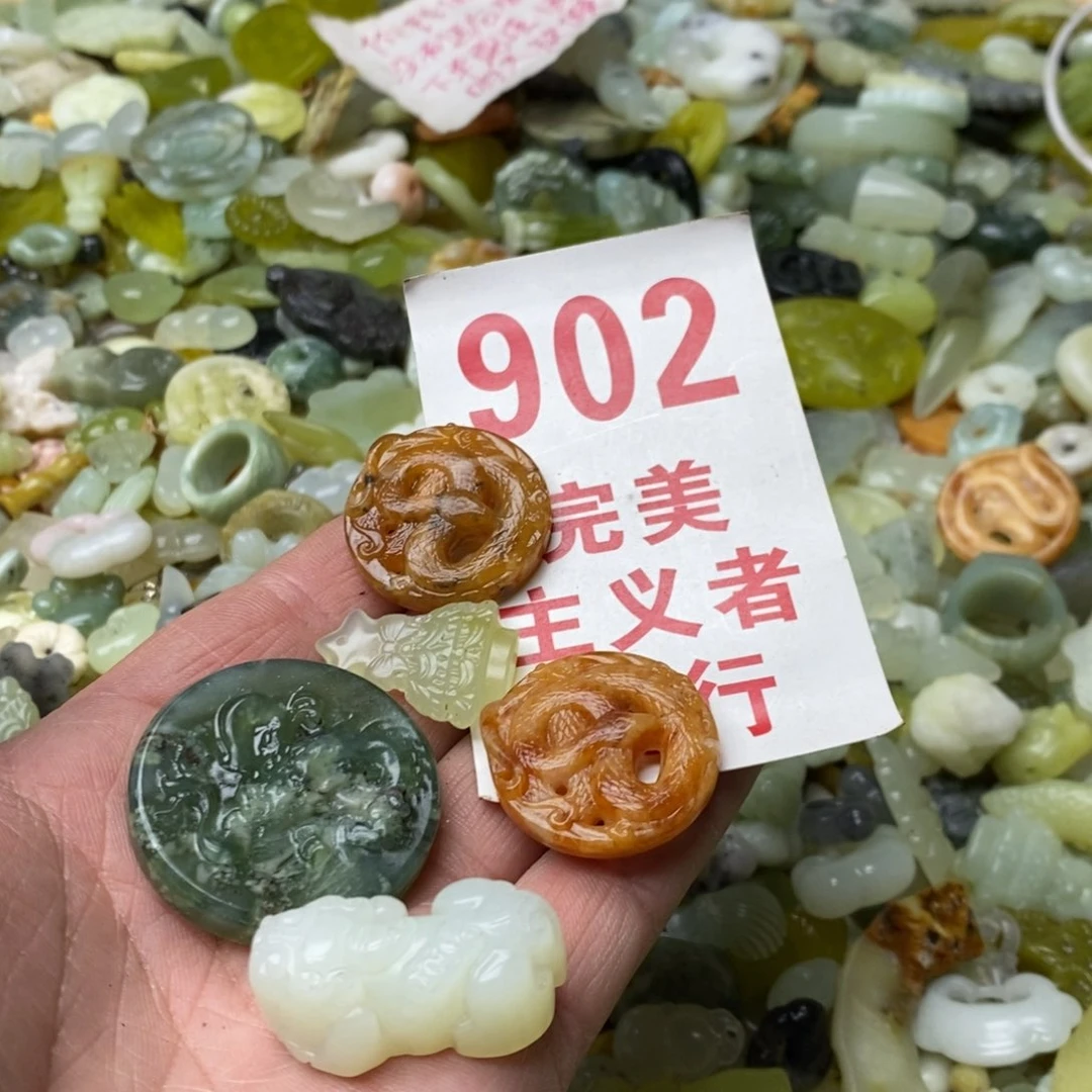 蛇纹石玉挂坠未镶嵌