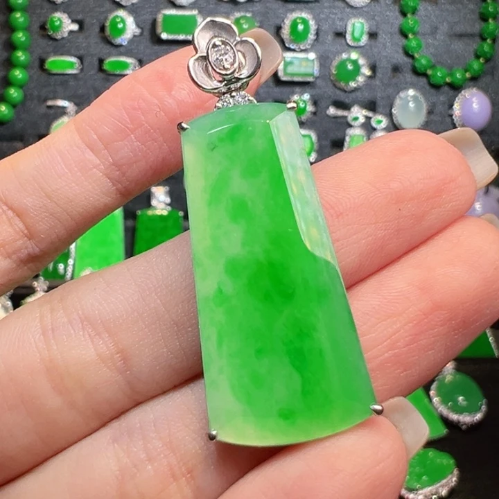 翡翠吊坠(不含链)18K金镶嵌