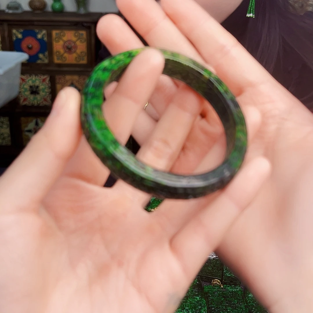 颈饰未镶嵌翡翠多样性