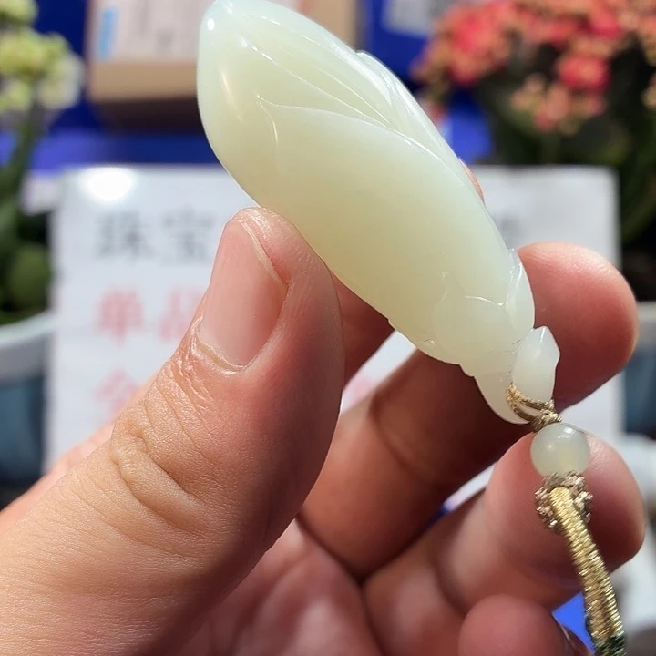 颈饰未镶嵌和田玉（糖玉）