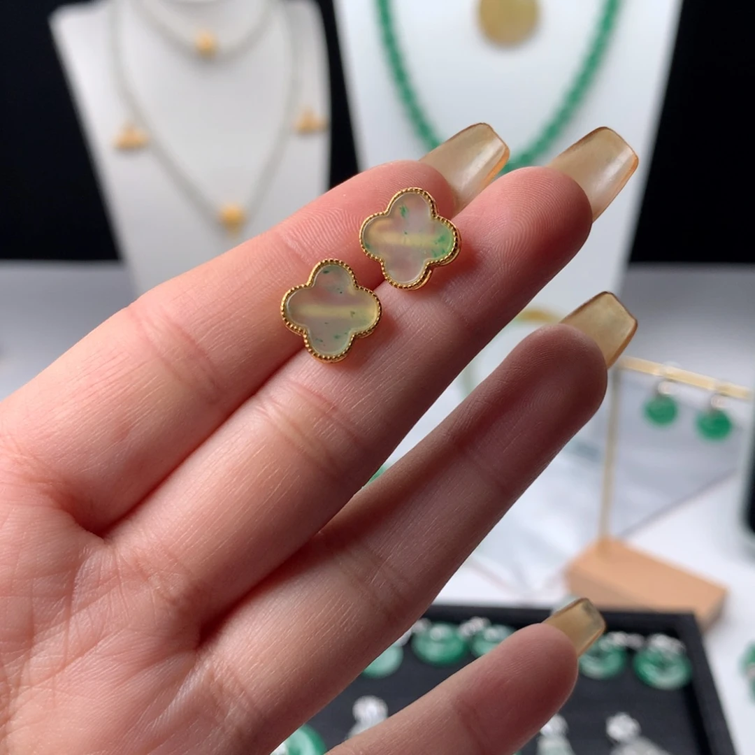 石英质玉（非洲翠）银S925镶嵌耳钉