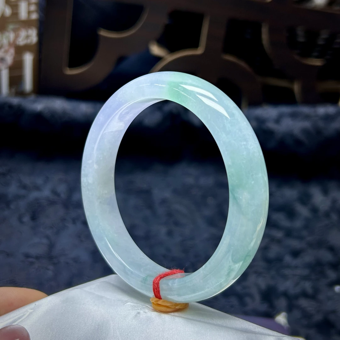 天然缅甸翡翠素面手镯 高冰种水 春彩56～57圈口无雕刻冰透