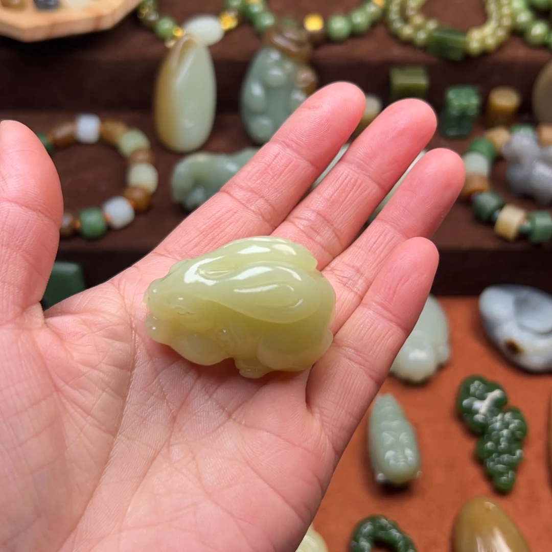 草***卡和田玉未镶嵌颈饰