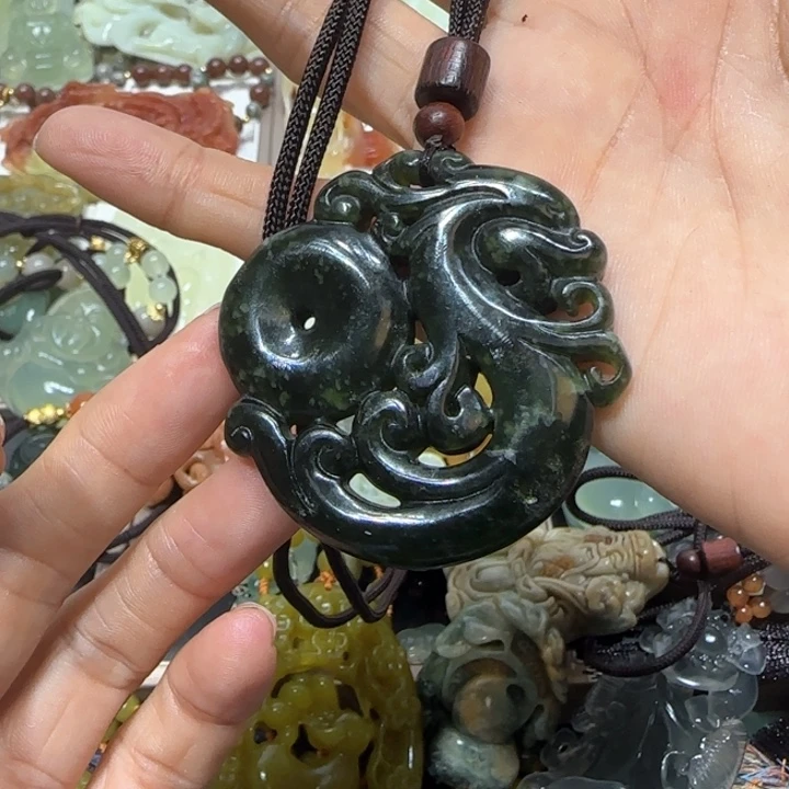 蛇纹石玉未镶嵌吊坠