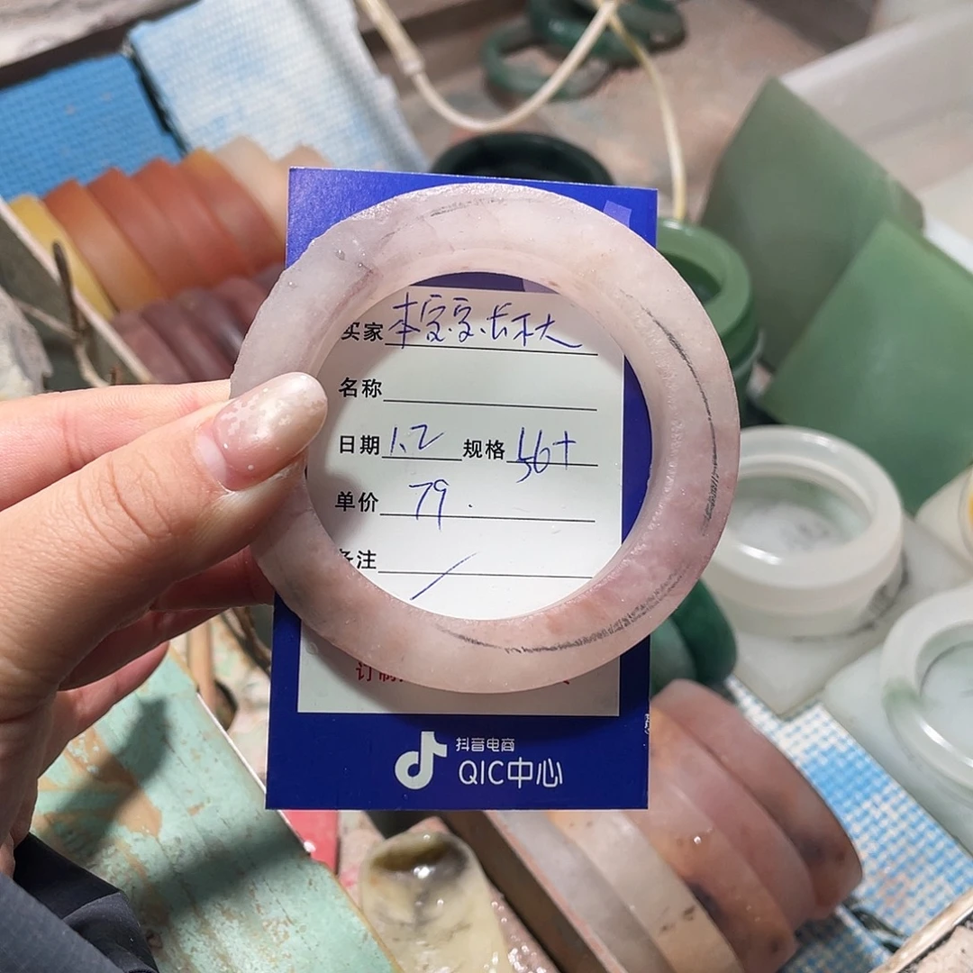 本***大石英质玉未镶嵌手镯定制