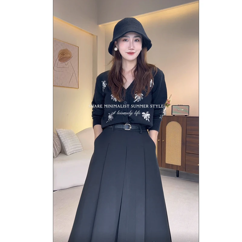 黑色V领针织衫2025新款女秋长袖轻熟风时尚气质开衫独特绝美上衣