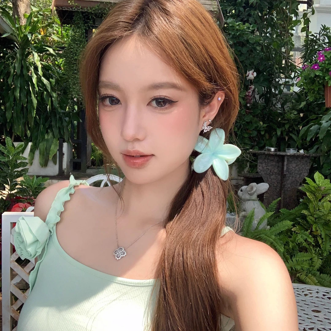 治愈新色~海边度假鸡蛋花抓夹半扎后脑勺发卡拍照发饰