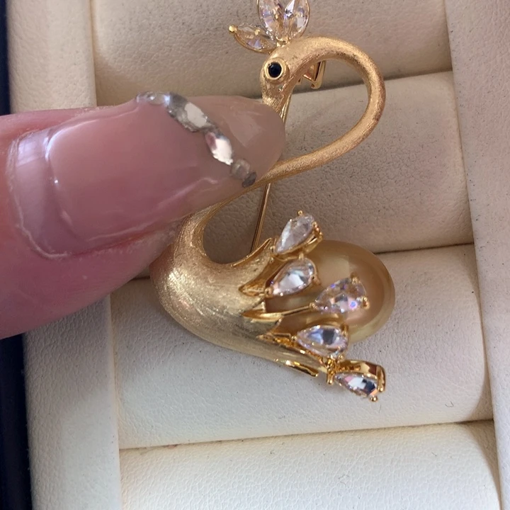 未镶嵌胸饰海水珍珠