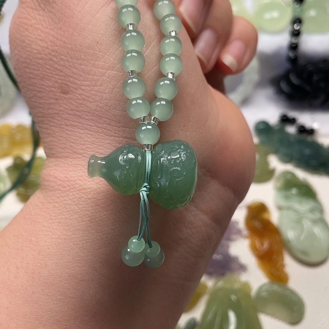 蛇纹石玉未镶嵌颈饰