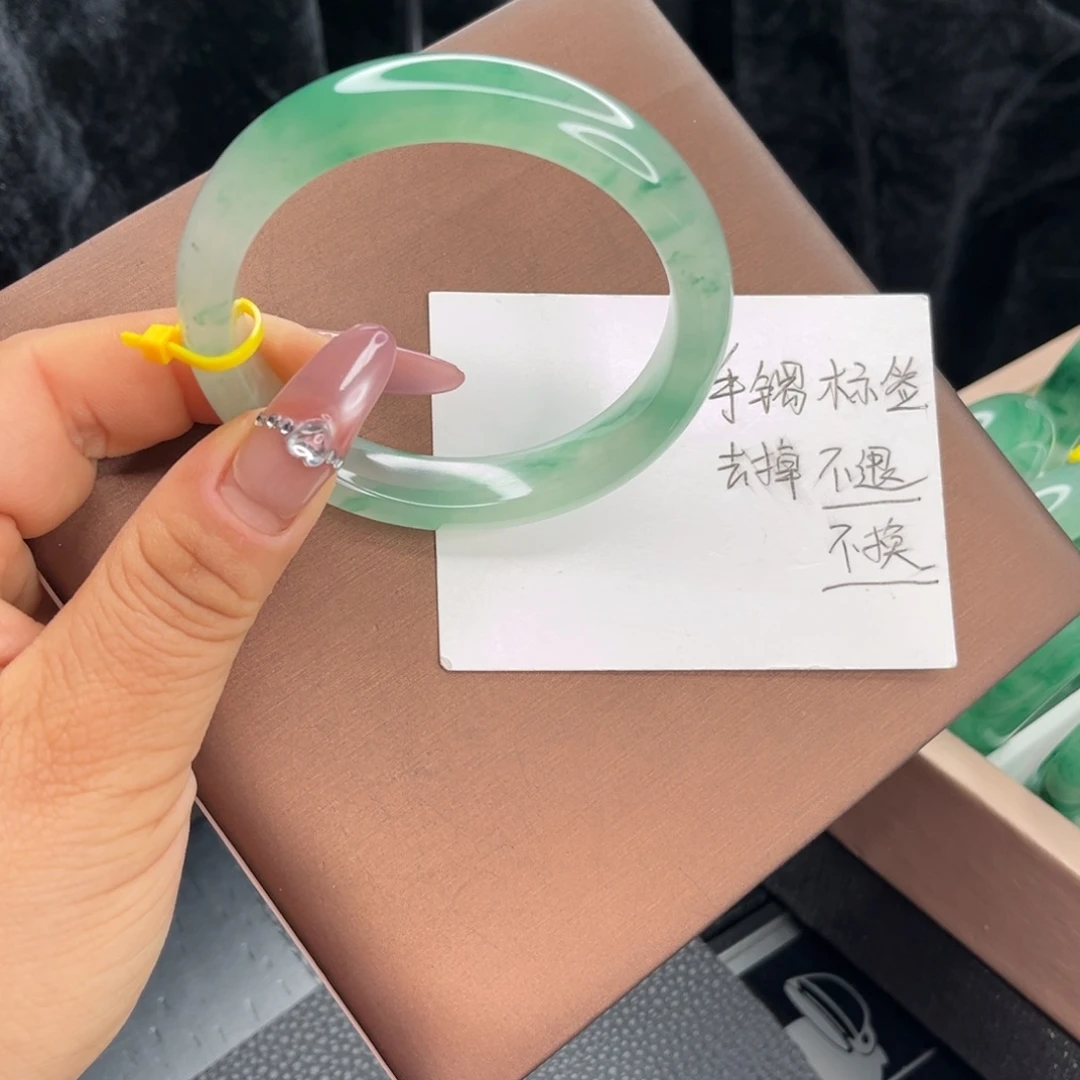 石英质玉未镶嵌手镯非洲翠