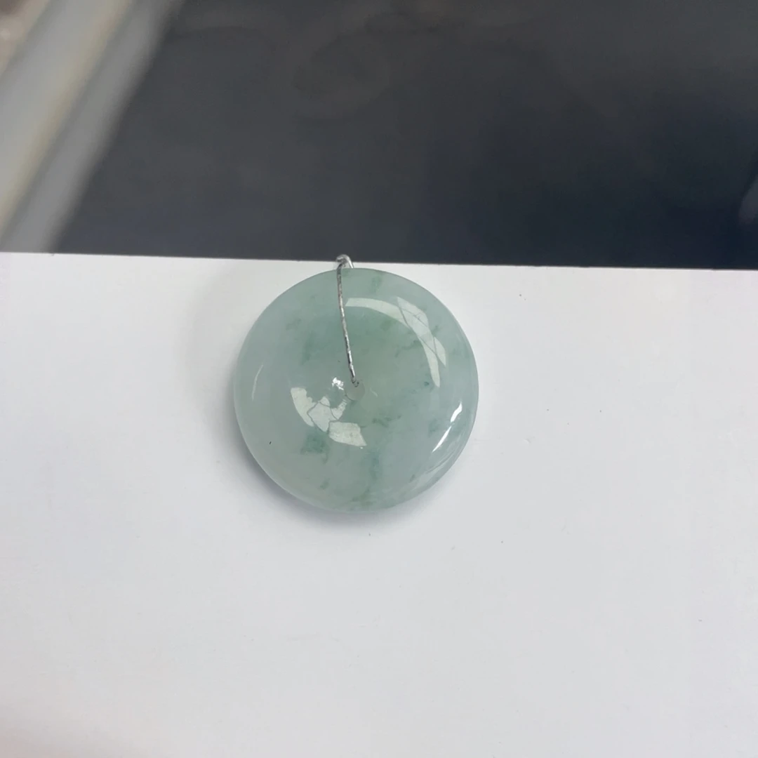 翡翠颈饰未镶嵌平安扣
