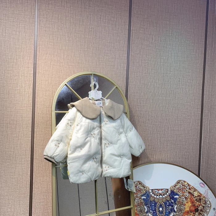 M1621    宝宝米白色防寒上衣外套 中厚   冬款