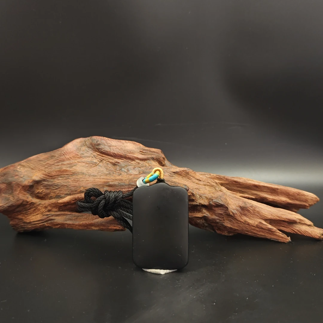 Q和田玉墨玉无事牌吊坠（0012）