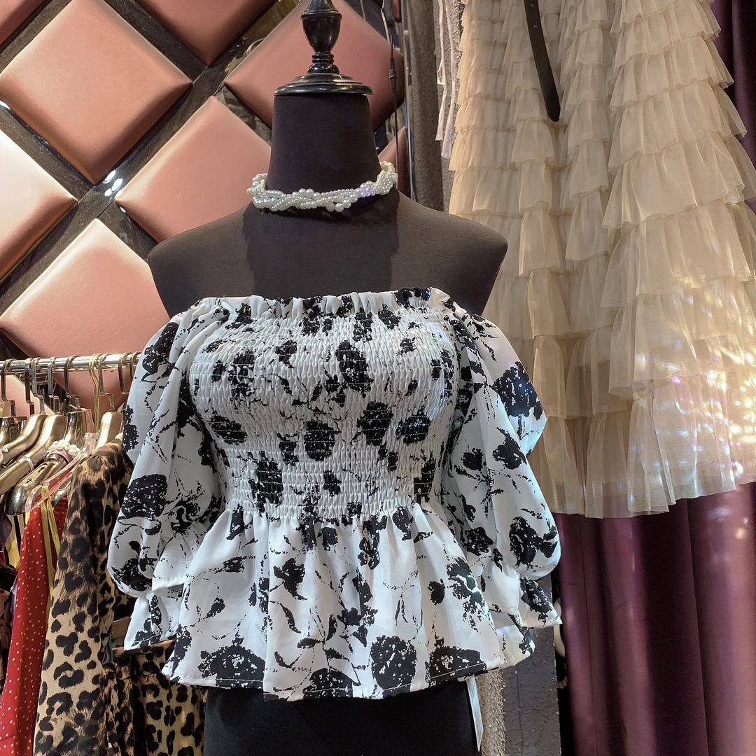 甜美方领泡泡袖外穿