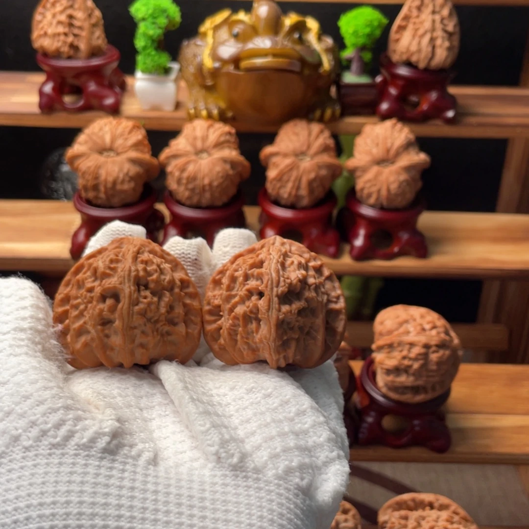 y***b吊坠文玩核桃三角白42尺