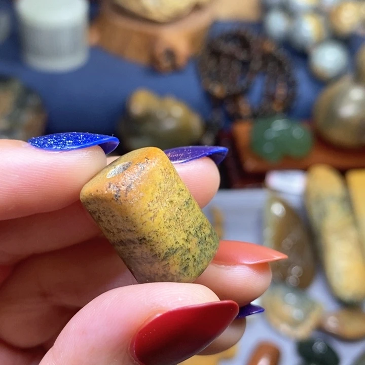 岫岩河磨玉（透闪石质玉）手工桶珠未镶嵌