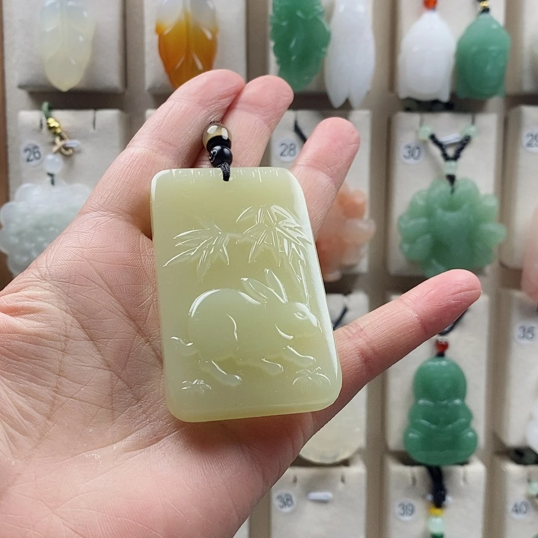 石英质玉未镶嵌颈饰