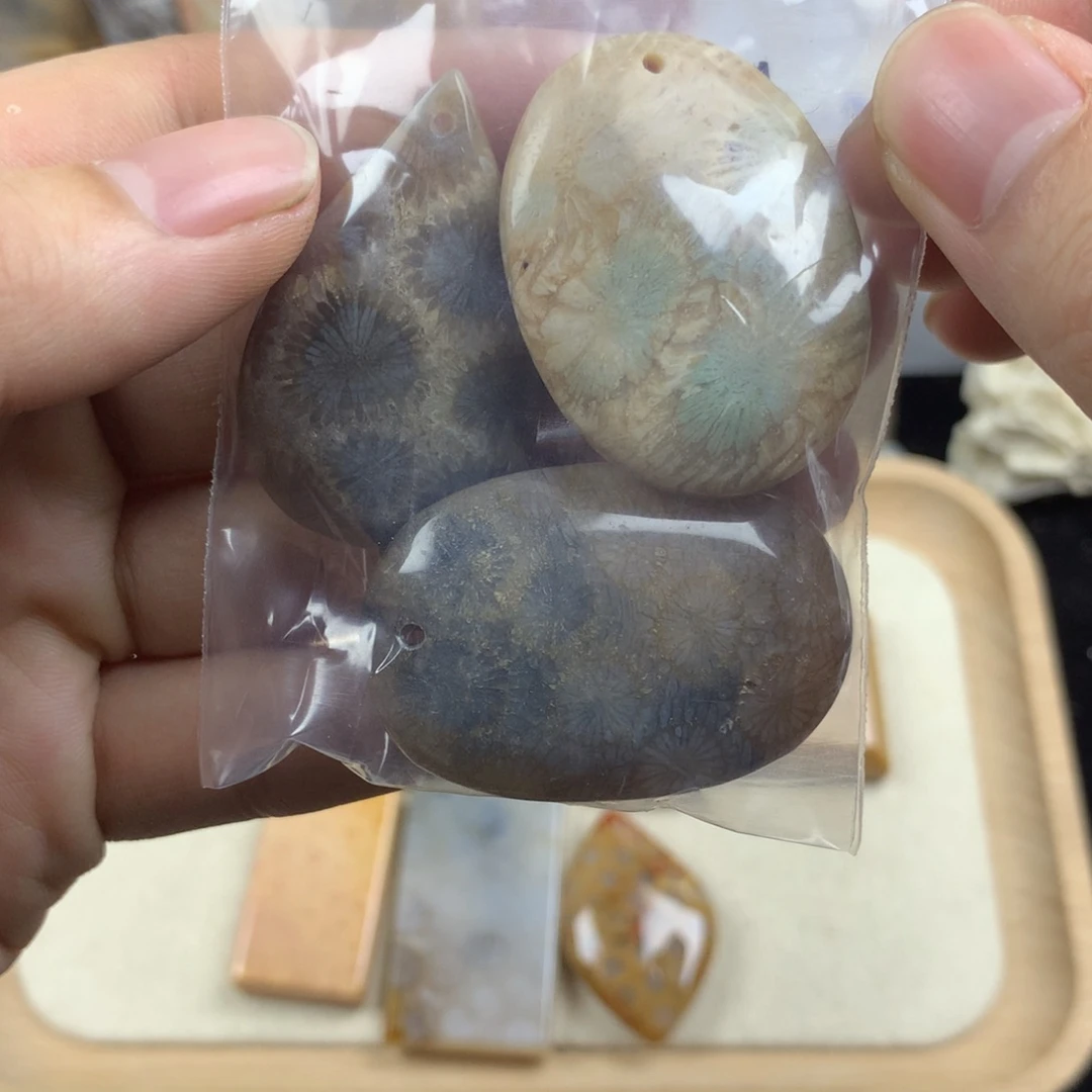 硅化珊瑚（珊瑚玉）无未镶嵌?****