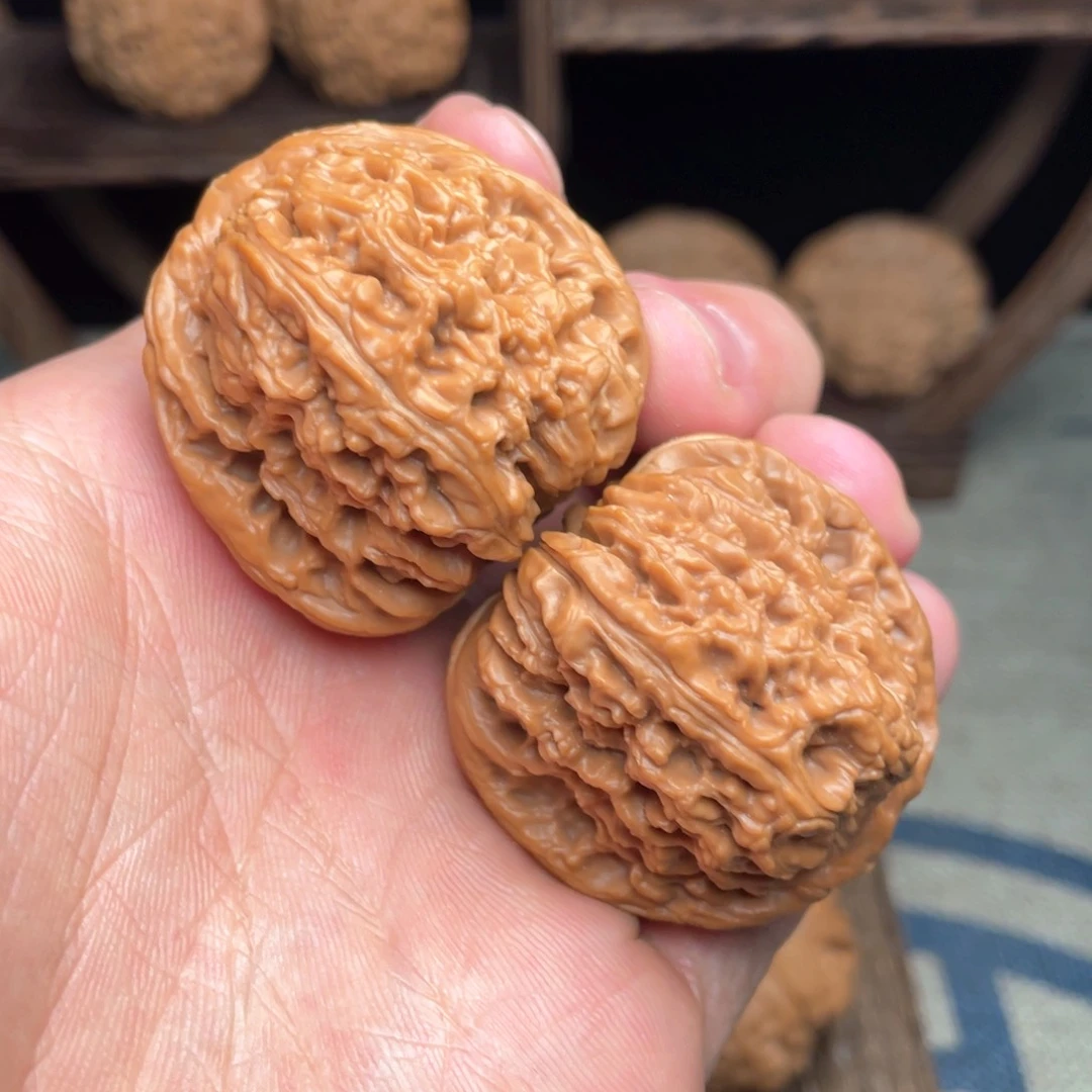 文玩核桃把件39毕业红皮拉丝南疆石