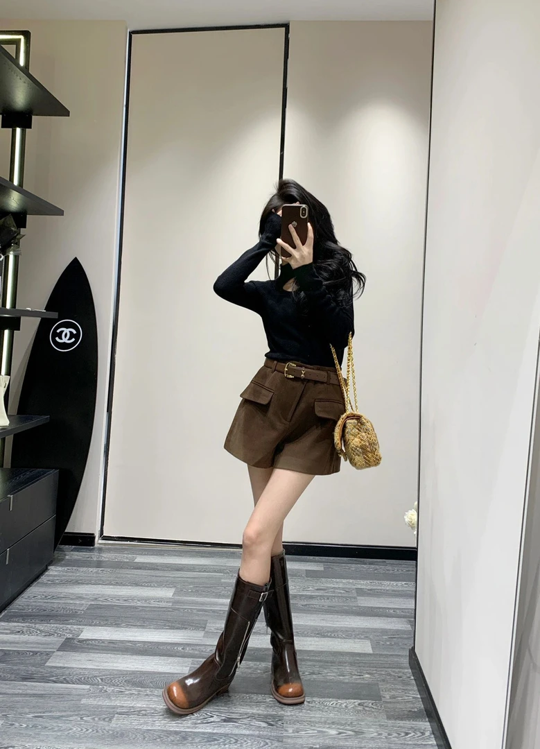 2026秋冬新款气韩系气质性感修身挂脖露锁骨针织衫高腰短裤两件套