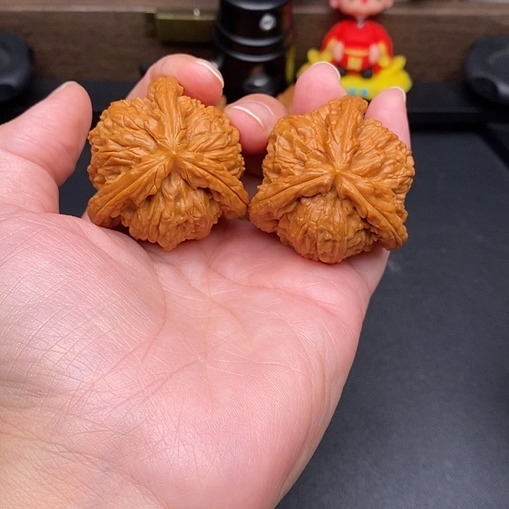 星***辰文玩核桃把件白奔