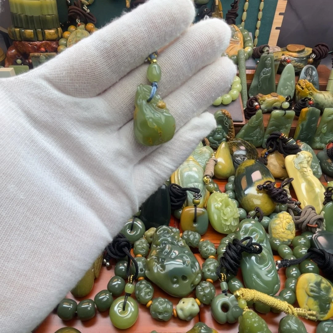 岫岩河磨玉（透闪石质玉）未镶嵌颈饰