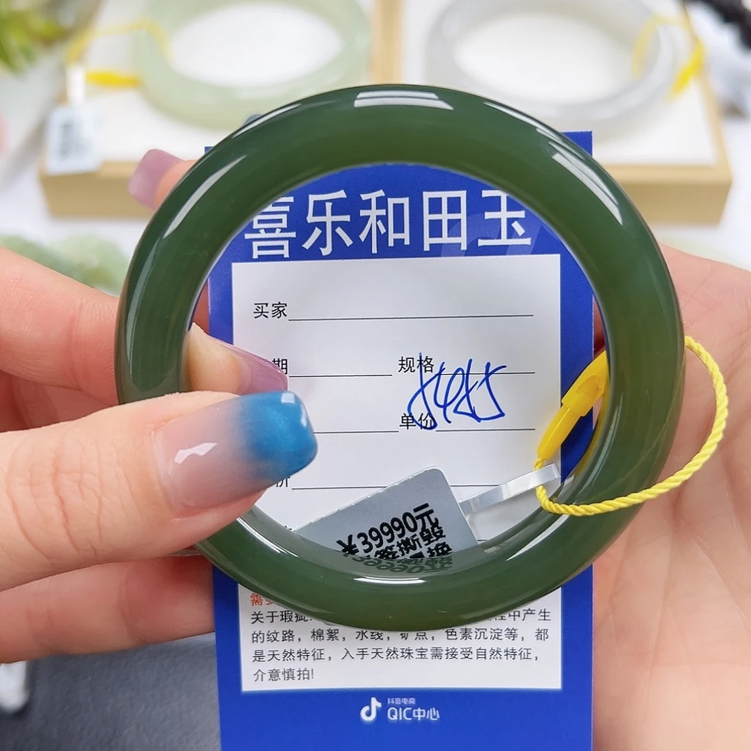 和田玉未镶嵌手镯