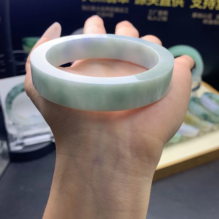 未镶嵌翡翠手镯定制翡翠