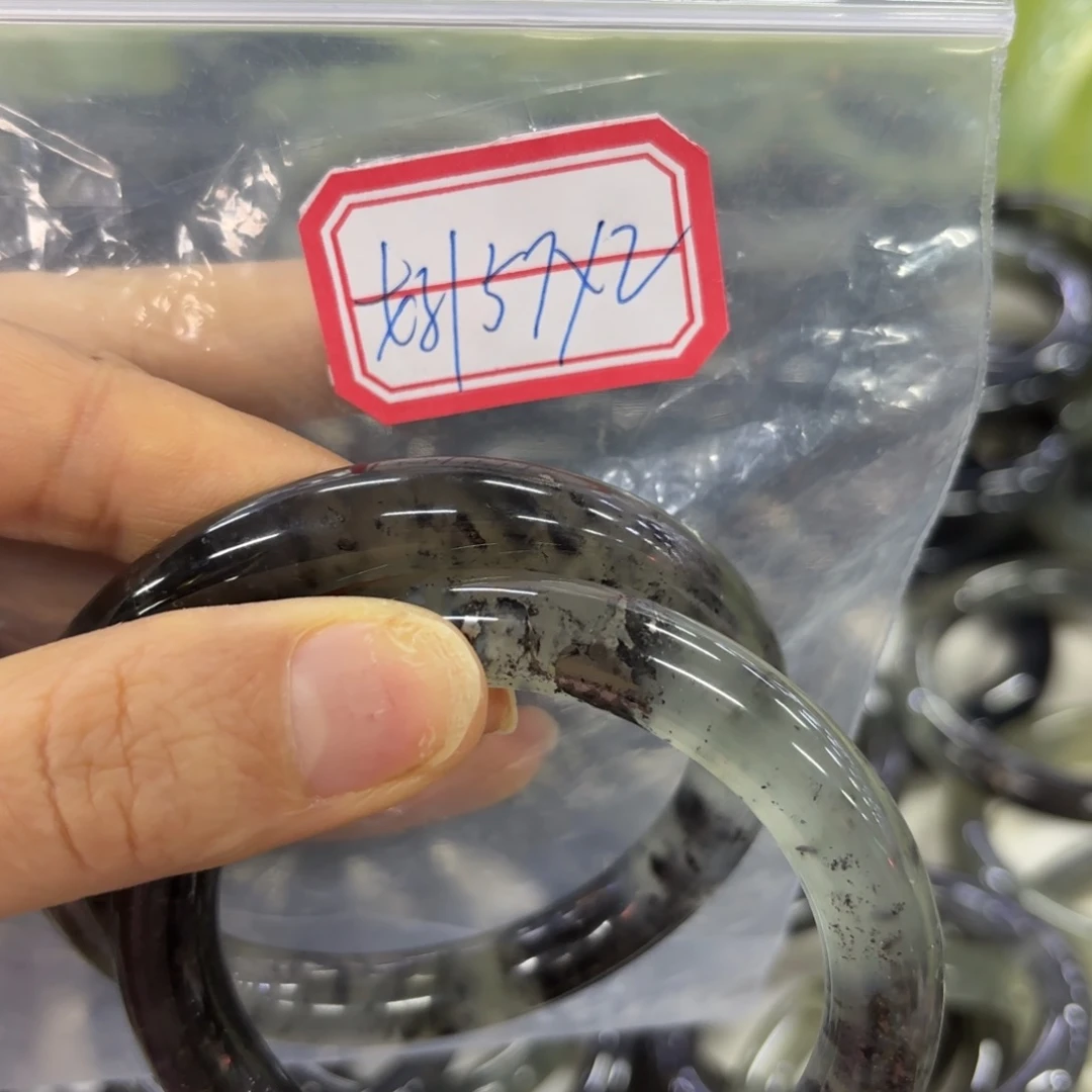 蛇纹石玉手镯未镶嵌好*友