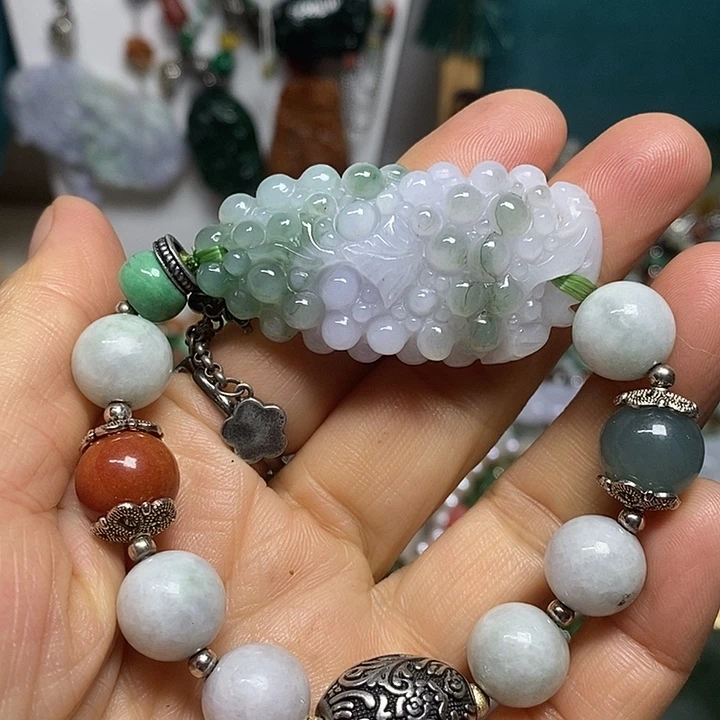 翡翠未镶嵌吊坠(赠链)