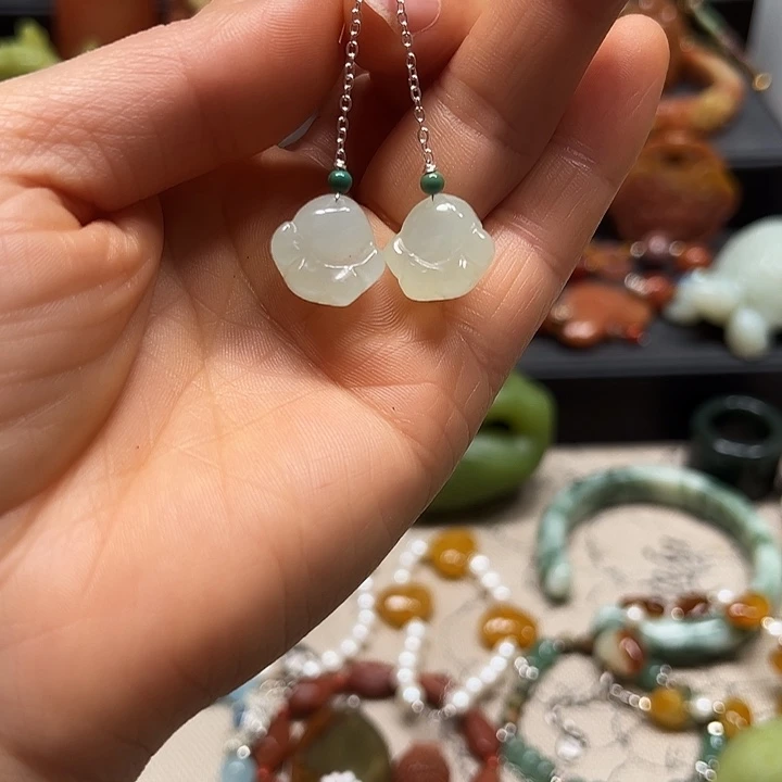 蛇纹石玉未镶嵌耳饰